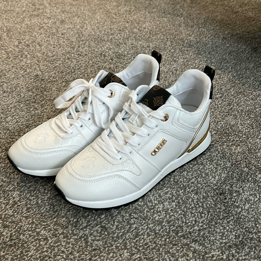Brand new guess shoes size 8!
